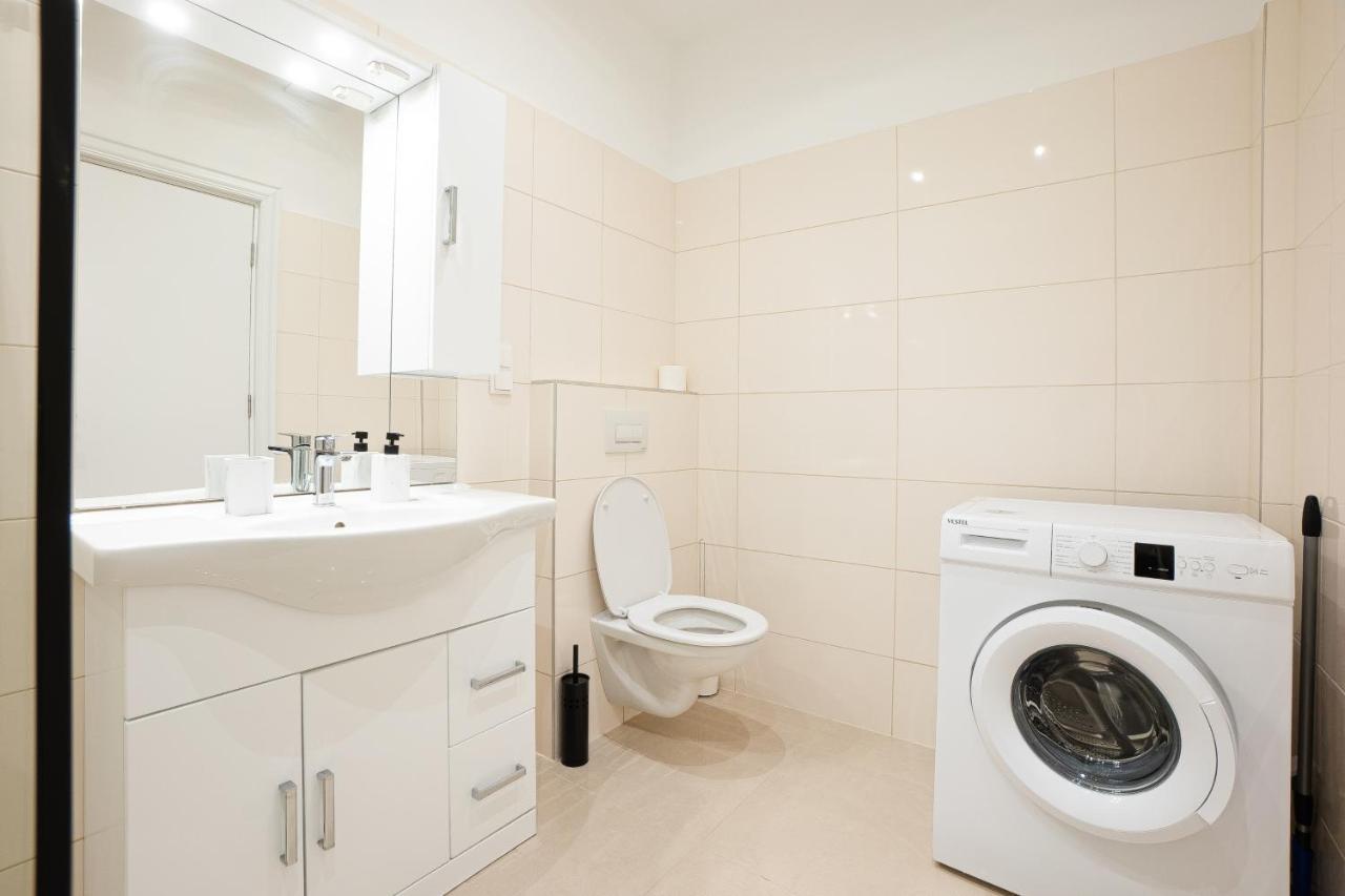 Apartment In The Central Area. 5 Minute'S Walk To The Danube. Wien Exteriör bild